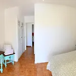Excelent Location 5 Min To The