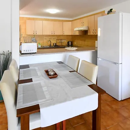 Excelent Location 5 Min To The Apartment *