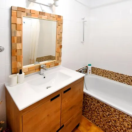 Excelent Location 5 Min To The *