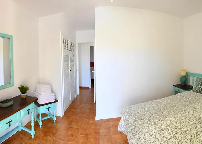 Excelent Location 5 Min To The